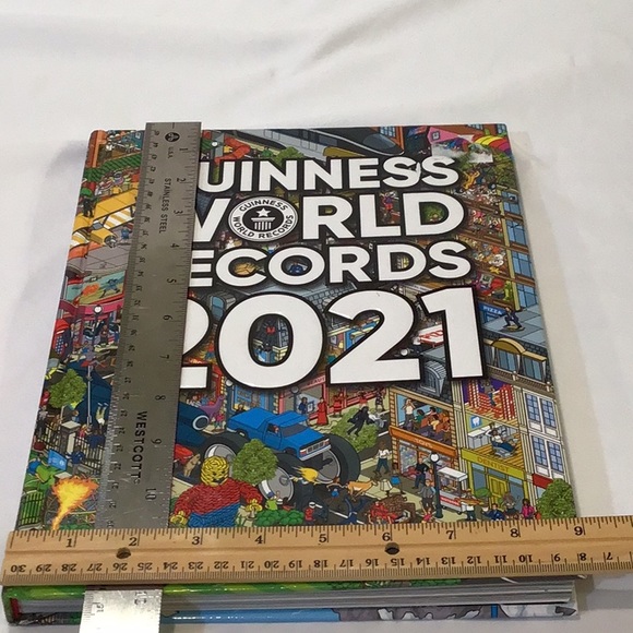 2021 Guinness World Records hardcover book, EUC - Picture 8 of 8